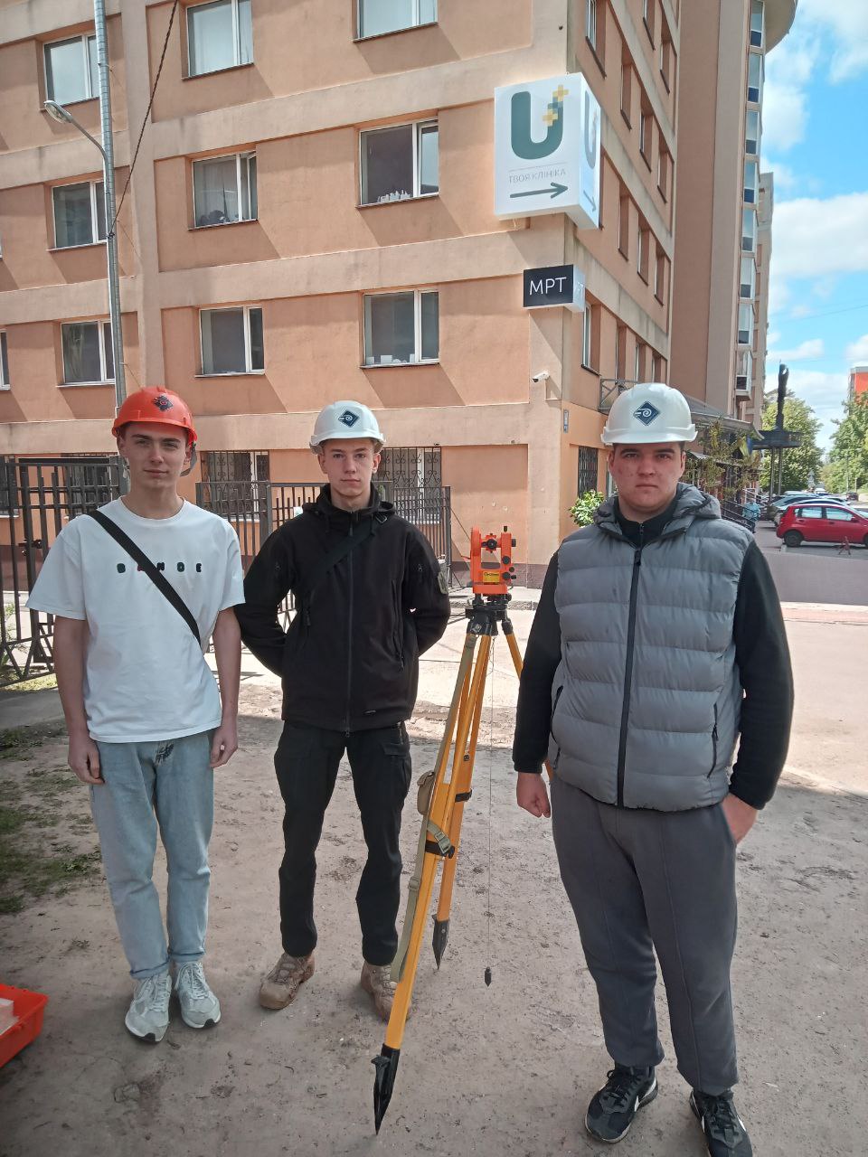 Здобувачі освіти факультету будівництва та архітектури  під час проходження геодезичної практики – Gallery 1