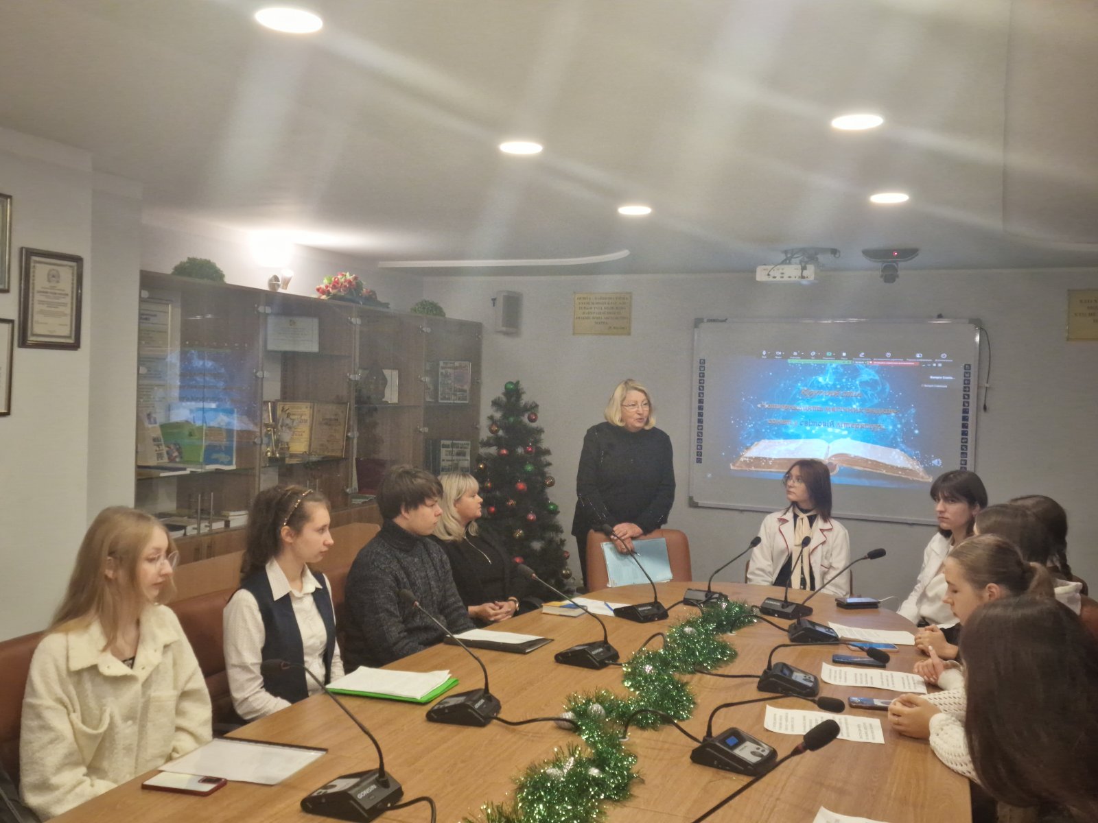 Круглий стіл «Чотирнадцять магічних рядків»: сонет у світовій літературі» – Gallery 1
