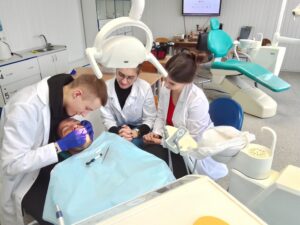 Майстер-клас «Вініри: фотополімер чи кераміка?»