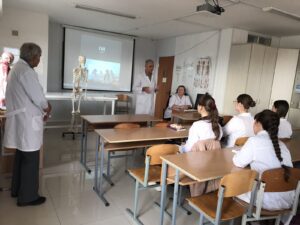 Круглий стіл на тему «Згораю, світло даючи»