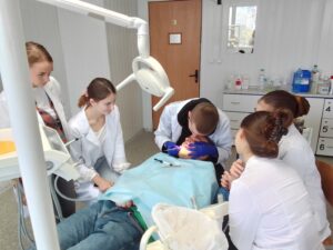 Майстер-клас «Вініри: фотополімер чи кераміка?»