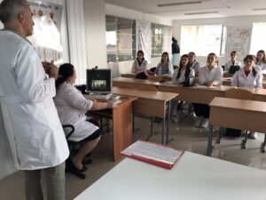 Круглий стіл на тему «Згораю, світло даючи»