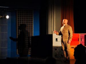 Перегляд вистави “Нетутешній” в ТЮГ на Липках