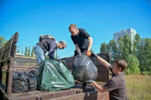 Участь студентів ННІ міжнародних відносин та права у Всесвітньому дні прибирання “World Cleanup Day”