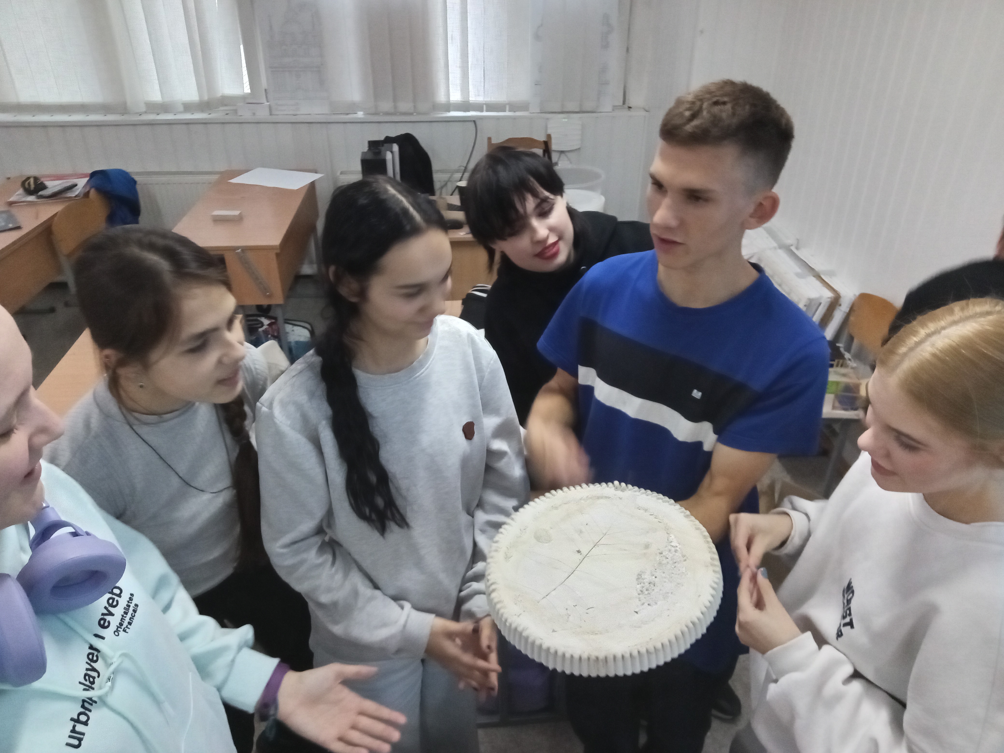 Виготовлення гіпсових полотен на заняттях із композиції – Featured