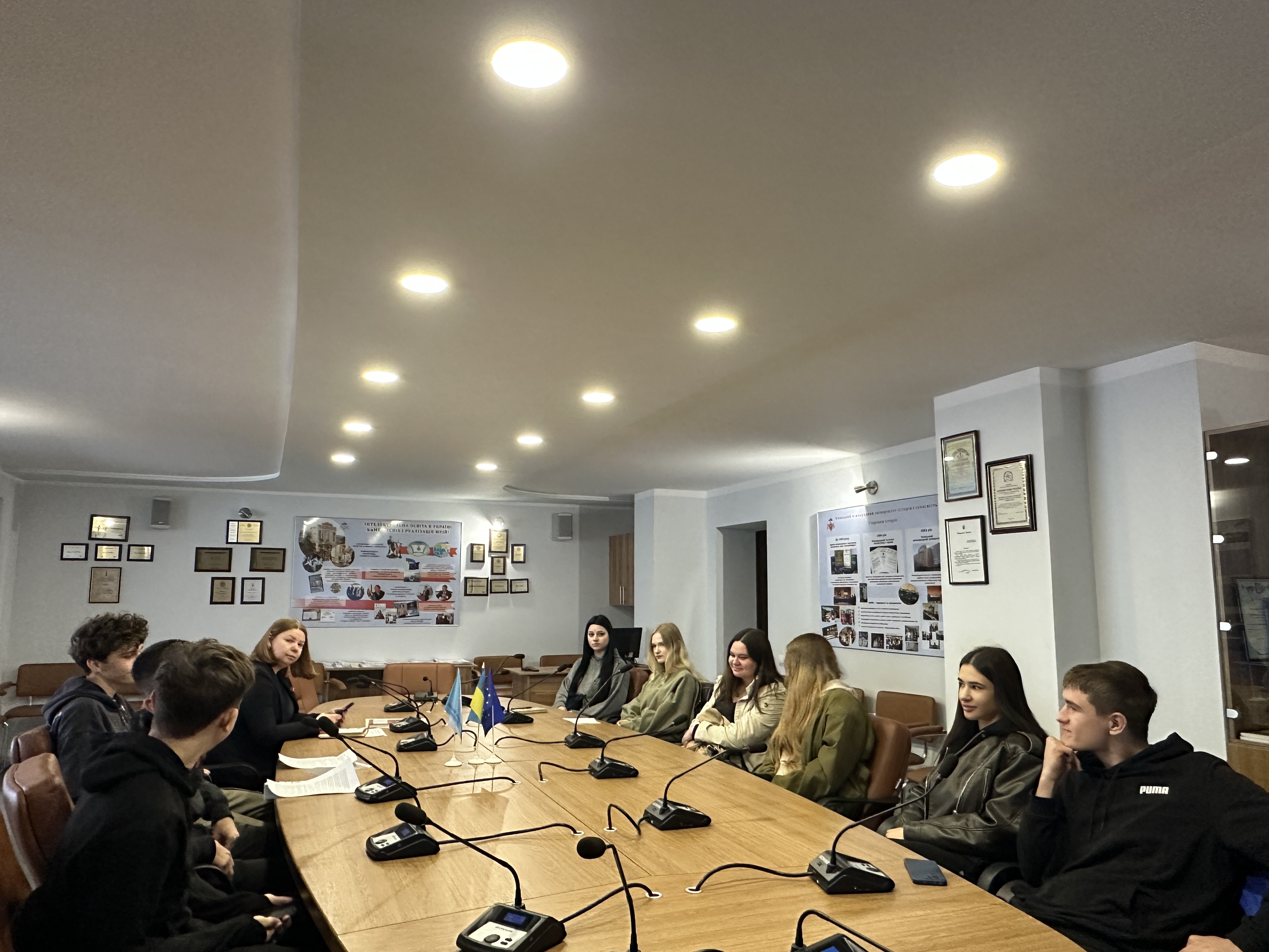Дебати «Видатні історичні постаті в історії незалежної України»: молодь у ролі лідерів держави! – Featured Image