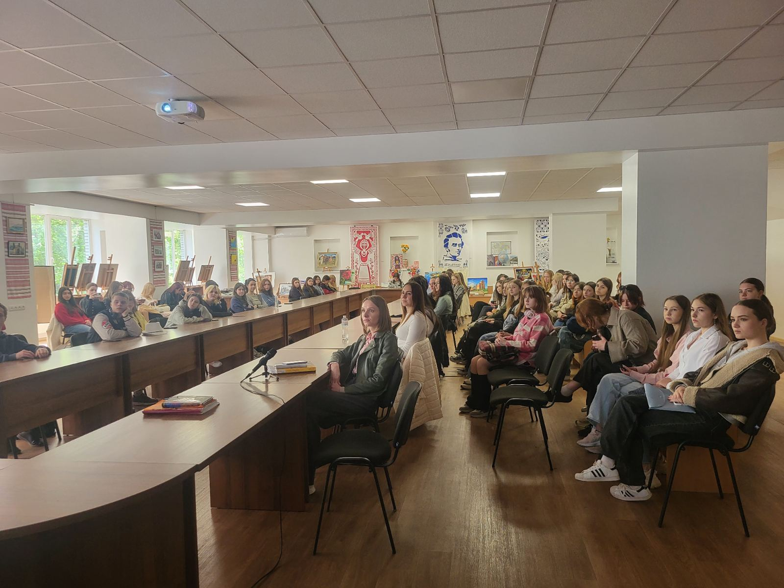 Зустріч із відомим українським кіноперекладачем Олегом Колесніковим – Featured Image