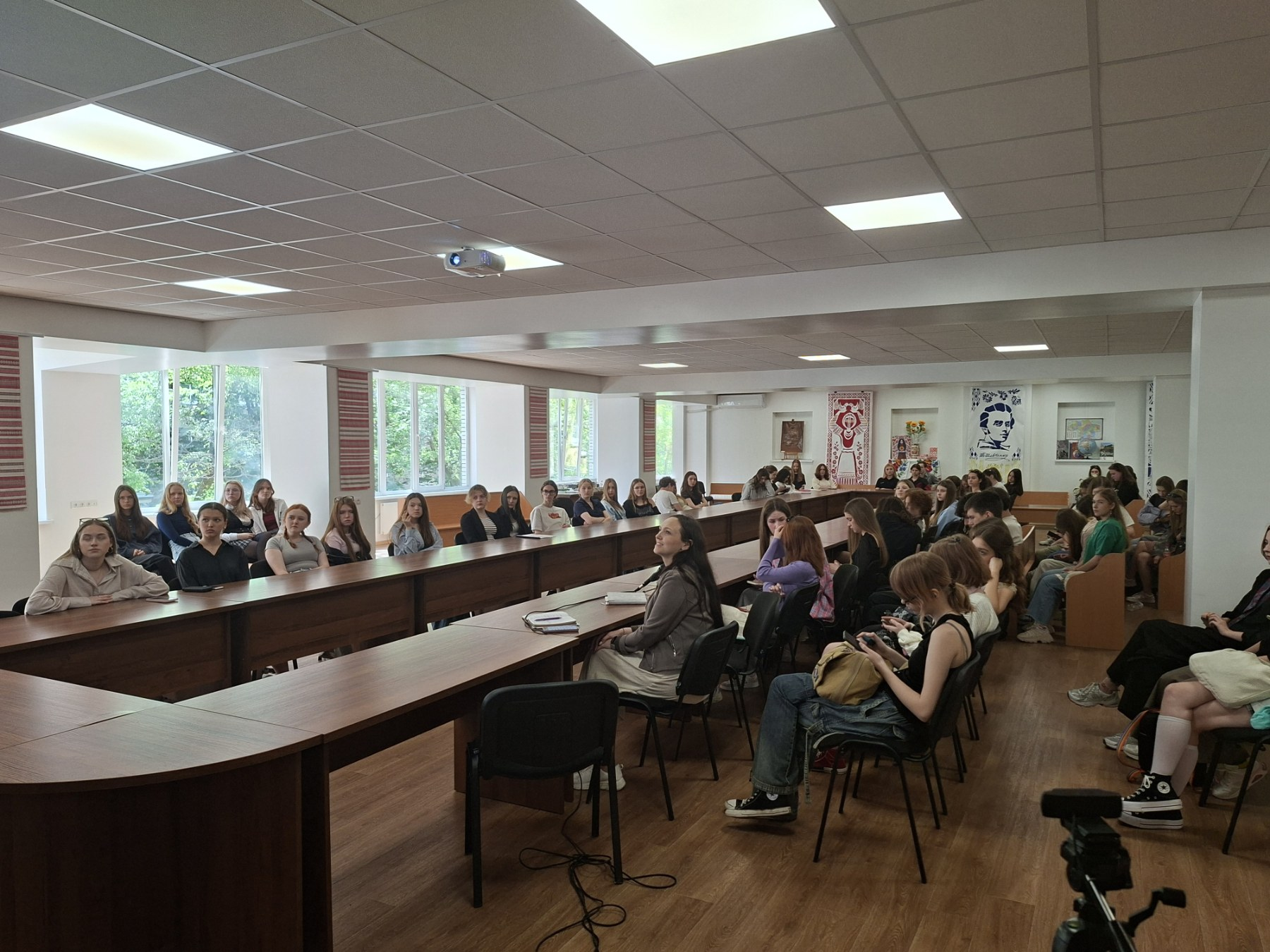 Майстер-клас від письмової перекладачки та редакторки перекладів Аюни Бувальцевої – Featured Image