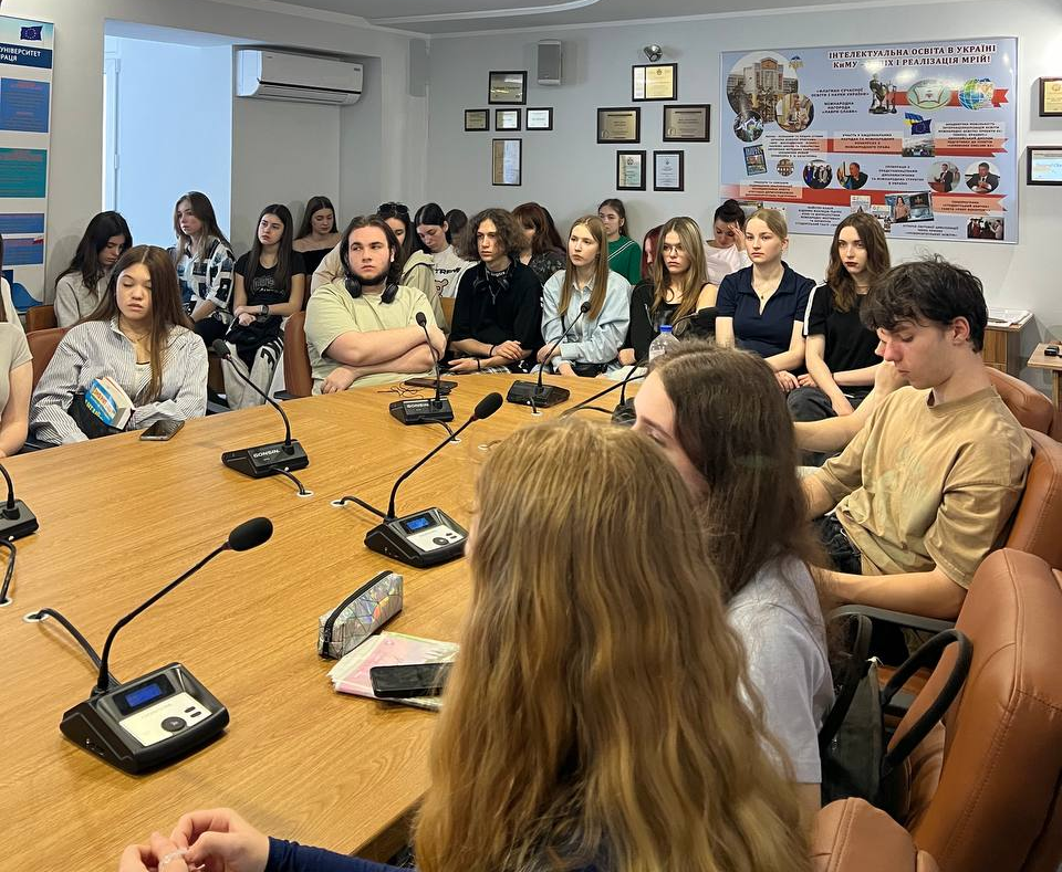Майстер-клас від професійної синхронної перекладачки Ярослави Лукіної – Featured Image