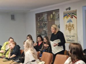 Круглий стіл «Літературні ювіляри листопада»