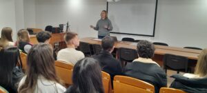 Майстер-клас «Виживають не найсильніші, а ті, хто комунікує: як комунікація створює можливості у сучасному світі»
