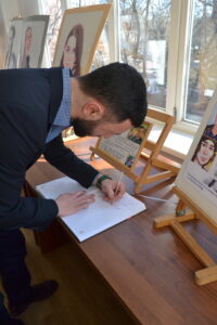 Відкриття виставки портретів студентів, написаних Сергієм Позняком