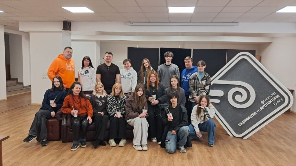 Головна фотографія