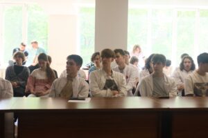 Париж Гемінґвея та сила мовчання: мистецтво читати між рядками