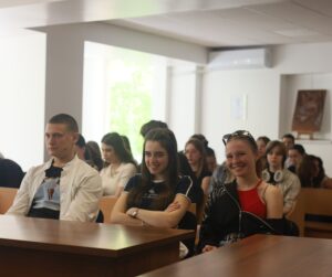 Париж Гемінґвея та сила мовчання: мистецтво читати між рядками