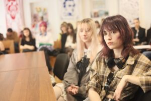 Париж Гемінґвея та сила мовчання: мистецтво читати між рядками