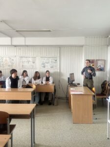Майстер-клас бойового медика ЗСУ Анастасії Полуденої для студентів-медиків