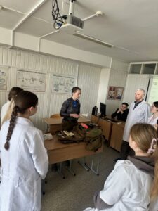 Майстер-клас бойового медика ЗСУ Анастасії Полуденої для студентів-медиків