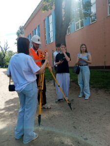 Геодезична практика на факультеті будівництва та архітектури і Фаховому коледжі КиМУ