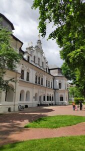 Здобувачі освіти на рисувальній практиці в Софії Київській