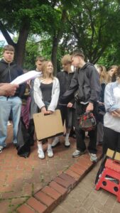 Здобувачі освіти на рисувальній практиці в Софії Київській