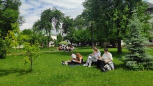 Здобувачі освіти на рисувальній практиці в Софії Київській