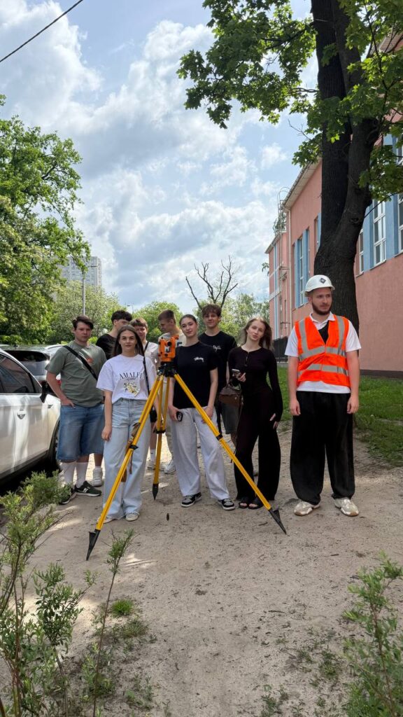 Головна фотографія
