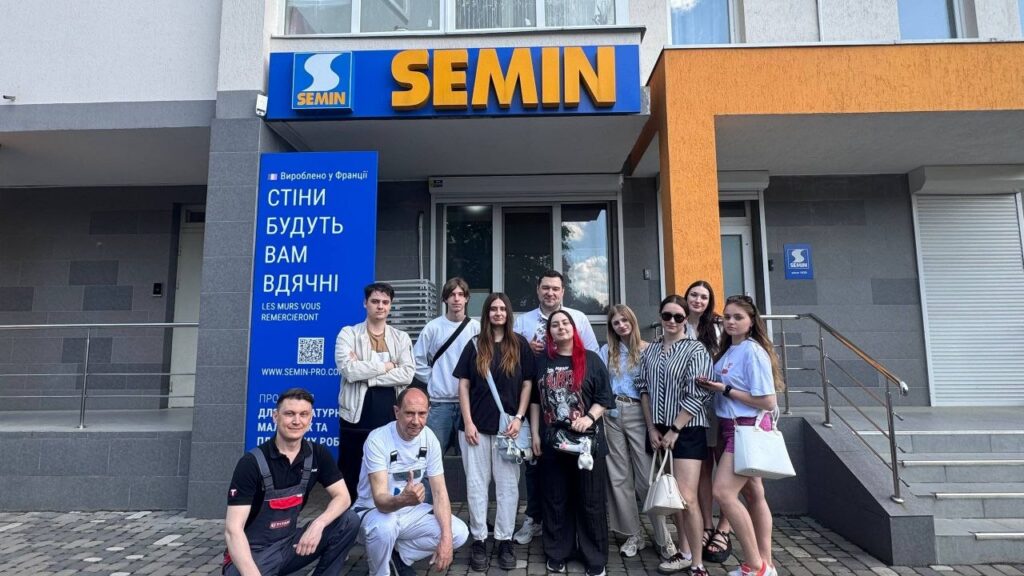 Головна фотографія