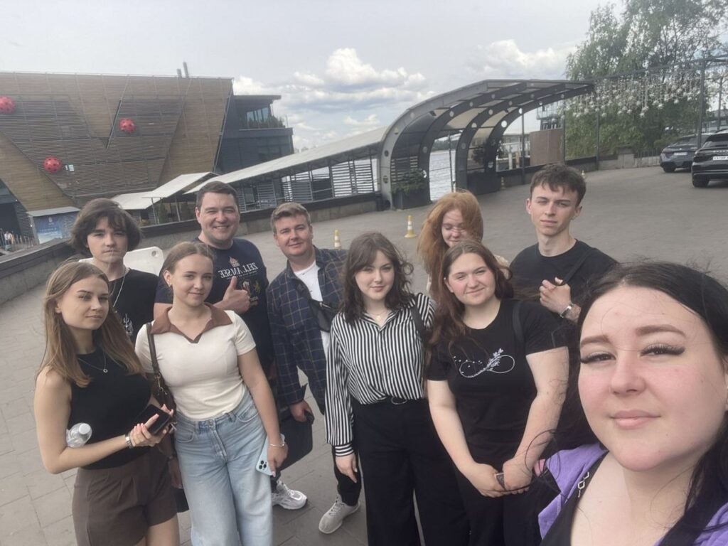 Головна фотографія