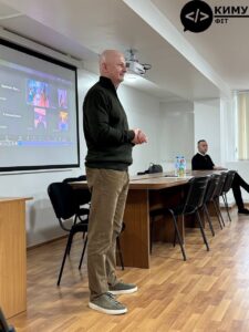 Зустріч студентів Університету та Фахового коледжу КиМУ із заступником гендиректора NovaPay Віталієм Шулеповим