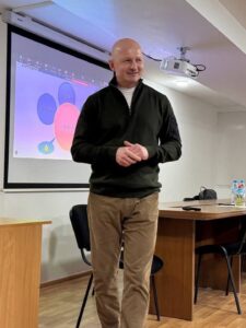 Зустріч студентів Університету та Фахового коледжу КиМУ із заступником гендиректора NovaPay Віталієм Шулеповим