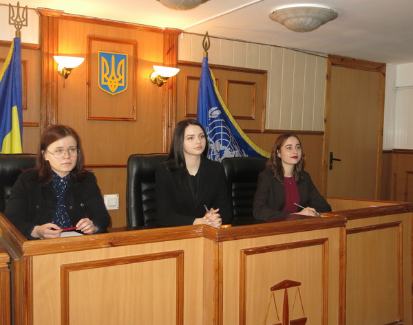 Практичне заняття студентів-правників (судові дебати)