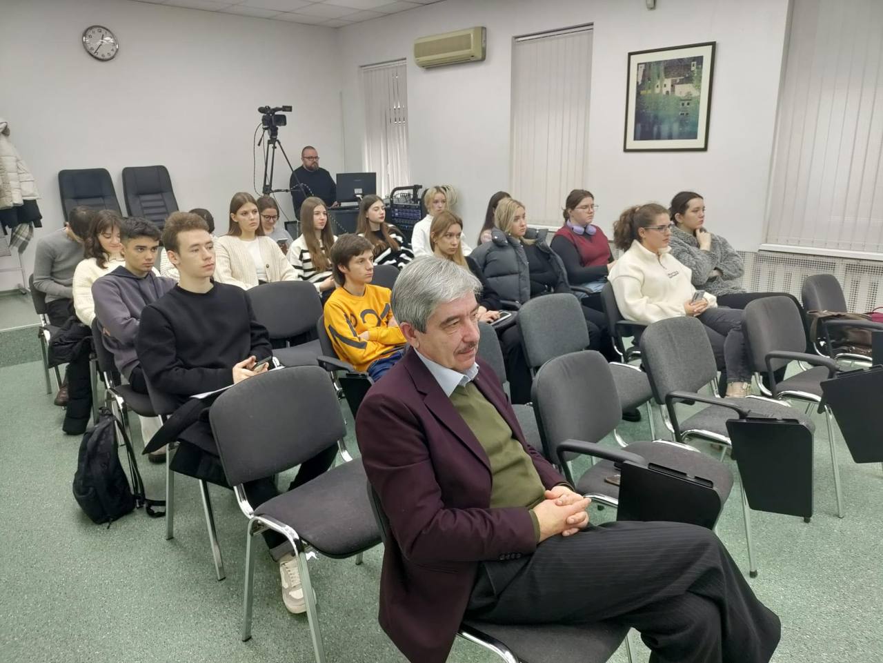 Дискусія “Чи має місце криза в українській політиці? Якими мають бути подальші кроки відповідальних учасників політичного процесу”