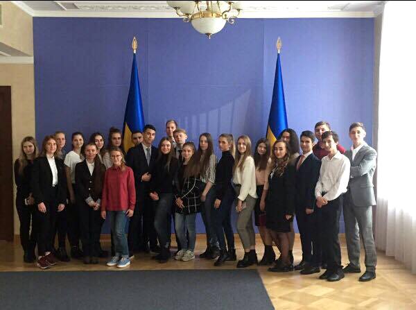 Екскурсія студентів КиМУ до  Будинку Уряду України