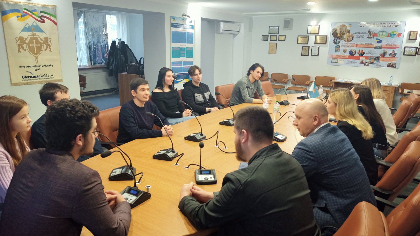 Засідання студентського гуртка «Україна у сучасних міжнародних відносинах»