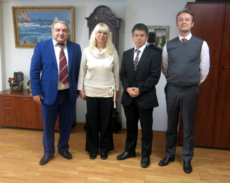 Дипломати посольства Японії в Україні в КиМУ